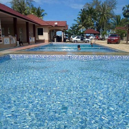Faris'S Homestay & Resort Pasir Puteh Exterior photo