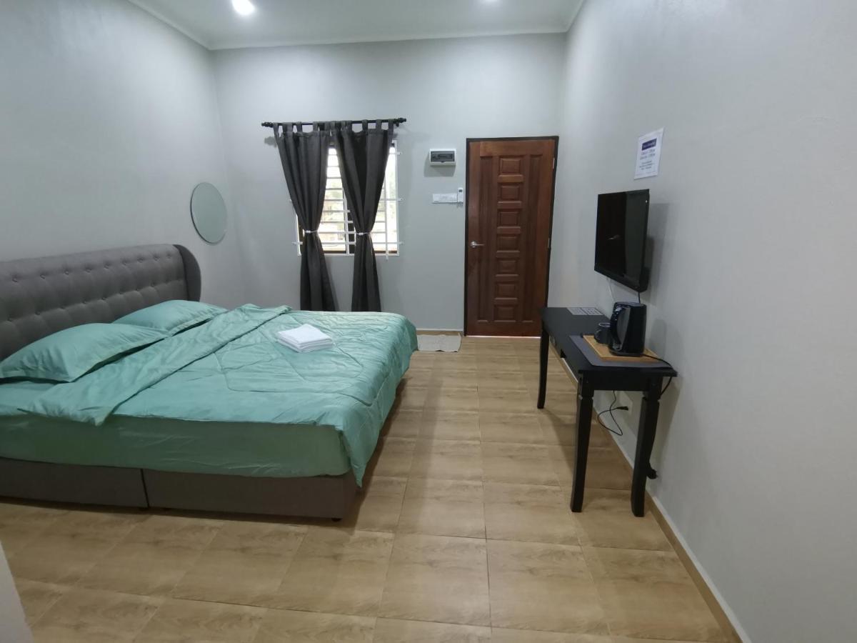 Faris'S Homestay & Resort Pasir Puteh Exterior photo