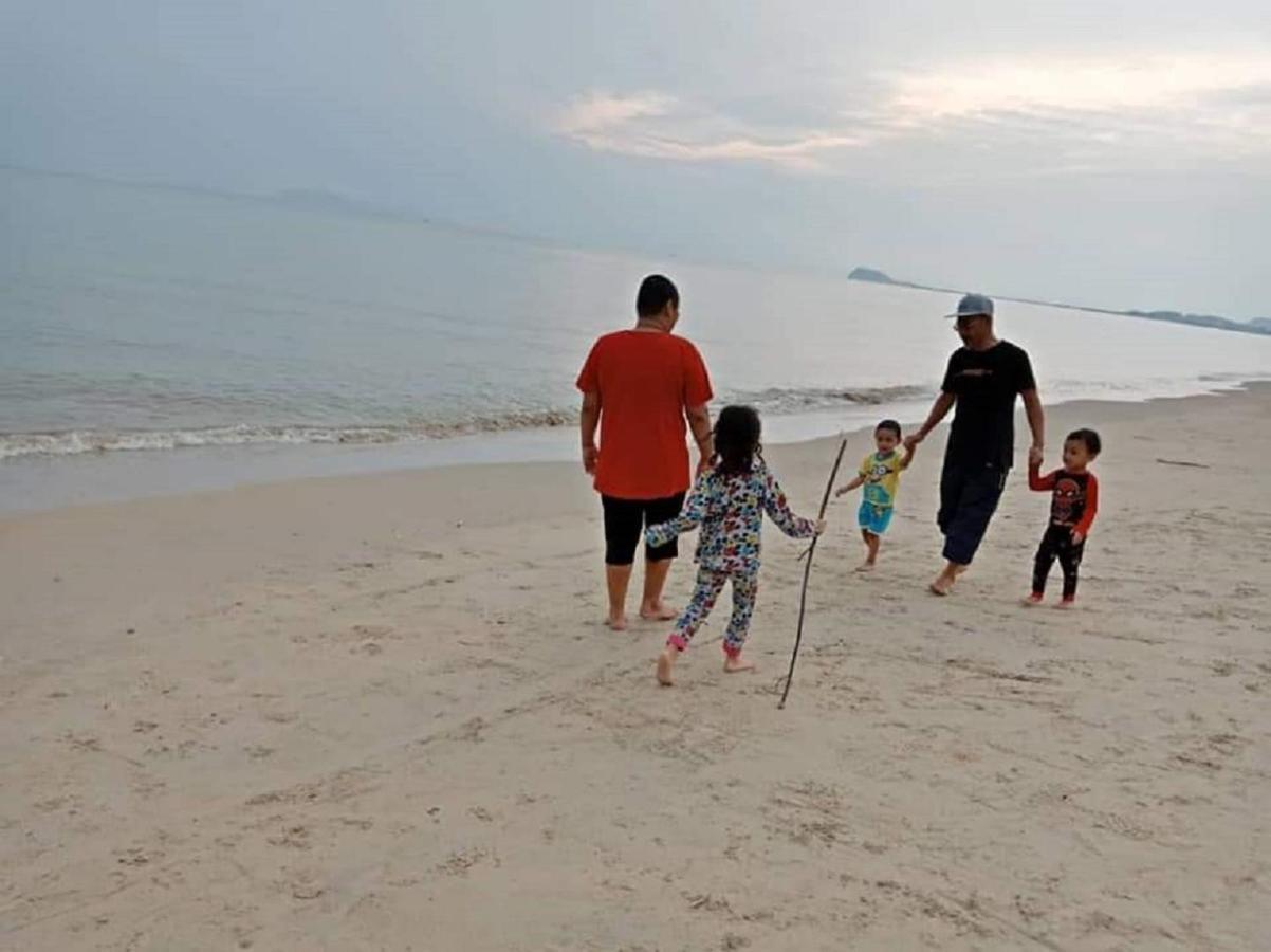 Faris'S Homestay & Resort Pasir Puteh Exterior photo