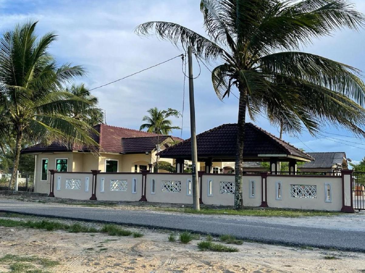 Faris'S Homestay & Resort Pasir Puteh Exterior photo