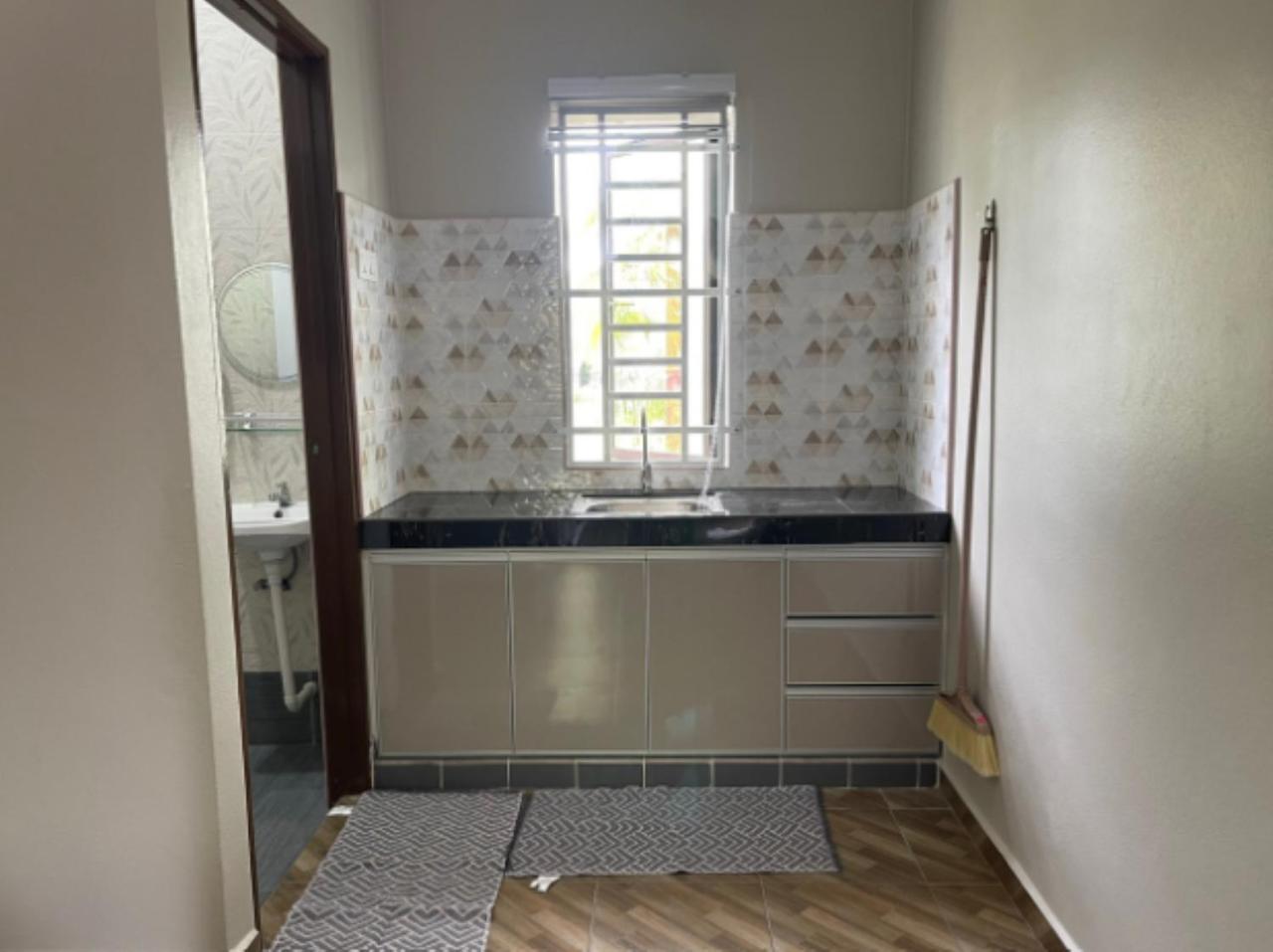Faris'S Homestay & Resort Pasir Puteh Room photo