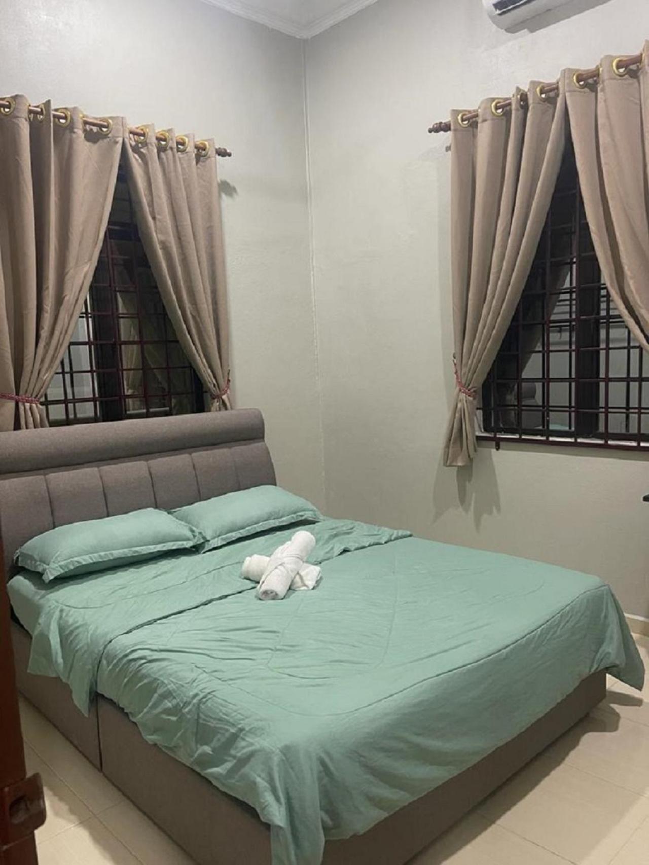 Faris'S Homestay & Resort Pasir Puteh Exterior photo